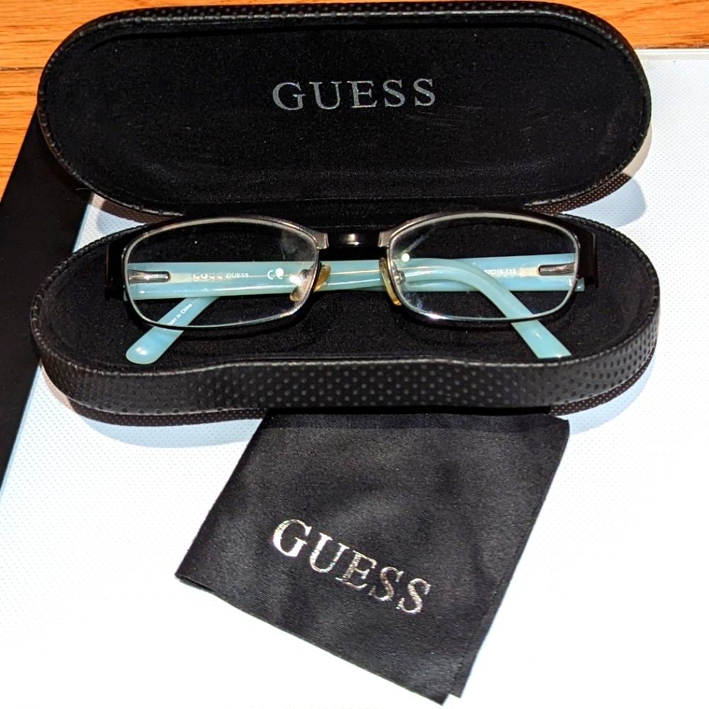 Woman's frames by GUESS